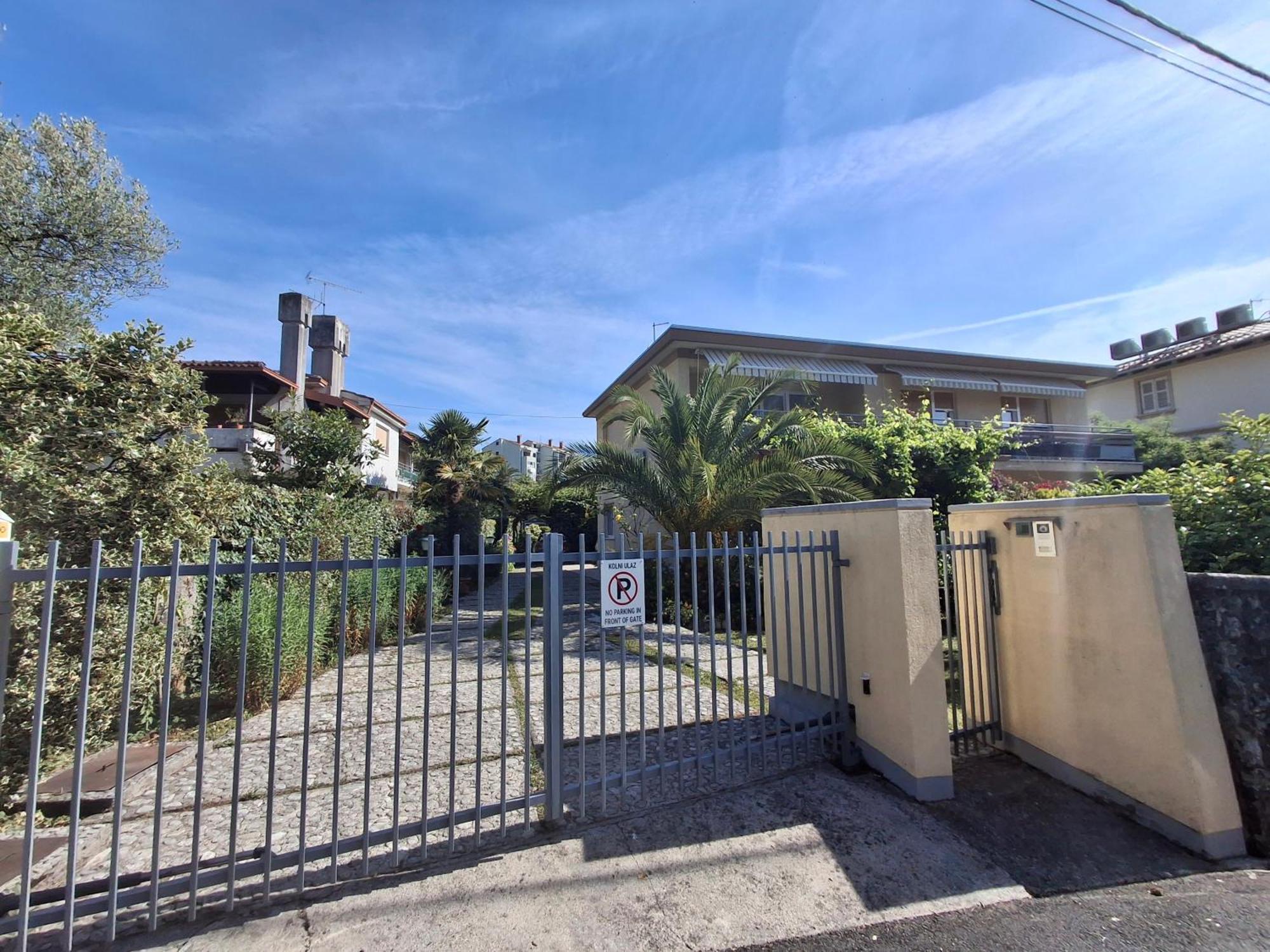 Apartments Orange Lovran Exterior photo
